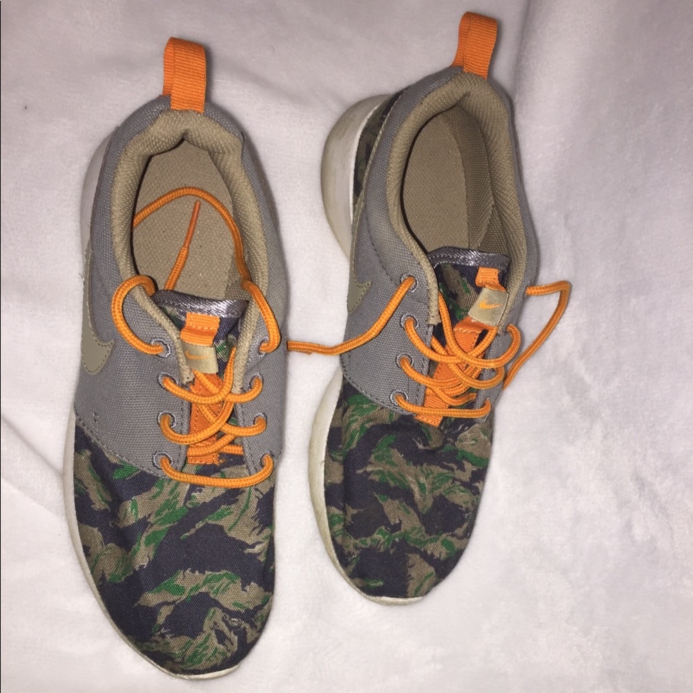 NIKE ROSHE RUNNING SHOES 👟 - Picture 2 of 2
